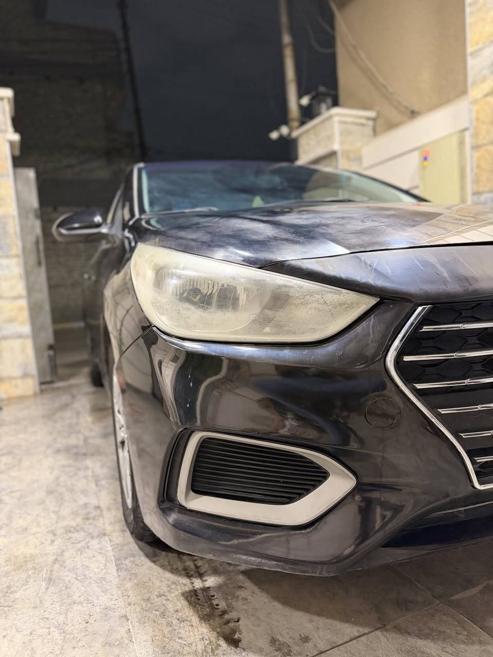 السلام عليكم .
اكسنت 2018 امريكي محرك 1.6gdi وكير AT موجودة صور الحادث والسونار،بس السونار قبل لا تصير عندي ضربة بالصفحة العكس السايق، اكو طخة بالقمارة موضحة بالصور اثر الشحن وعفتها حتى الشراي يشوفها مثل ماهي وجراد بالبنيد ،مسويلها ادامة قبل كم يوم ومبدل بلكات جديدة ،السعر ٩٥ وبيها مجال حك الجية السيارة باسمي شخصيا التحويل ثاني يوم ومكانها بغداد الغزالية 
***********
