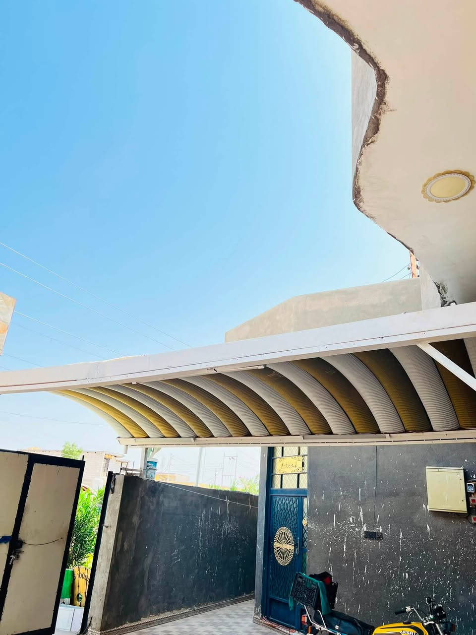 سقيفه كي سبان   منزليه للبيع
نظيفه وجاهزه لون اصفر وابيض 
مع الساقيات الماء + حديد ثقيل + دنگ ثقيل 
ونظافتها كما موضح بصور 

الطول 4 امتار ونص 
العرض 4 امتار 

#السعر  ‭‬ ‭***********‬ابو علي 
غير متواجد على الفيس
