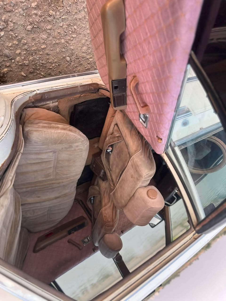 السلام عليكم سياره سوبر للبيع سياره جاهزه حداديه تخم تاير محرك ثنين ونص بطل مكفوله مكينه وكير سياره جاهزه من كلشي سعر 32 وقابله للتفاوض***********
