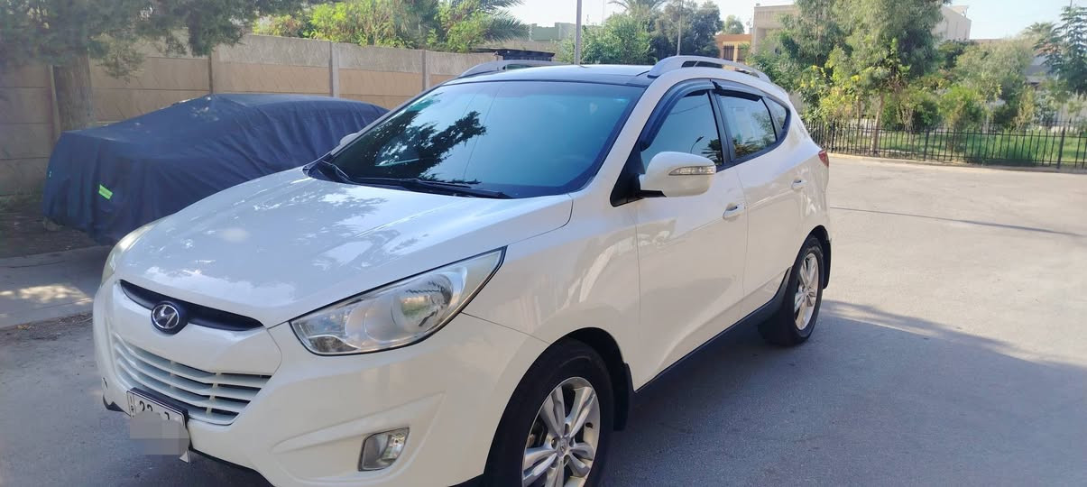 Hyundai Tucson 2012 
فتحه سقف بانوراما 
ويل كب حجم 17 
شاشه اندرويد 
كامره خلفيه دواره 
مرايات جانبيه كهرباء 
اشارت بالمرايات 
تحكم ستيرن 
منفذ USB 
منفذ AUX 
محرك وكير شرط مكينه 2000 دوش شرط
تبريد ثلج ❄️
اطارات جديدة
بطاريه جديدة
بدون صبغ 
فقط مكانتين بارد
السونار مرفق مع منشور
رقم اربيل الجديد بأسمي 
شرط التحويل 
السعر 136 قابل للتفاوض
للاتصال
*********** موصل, نينوى
