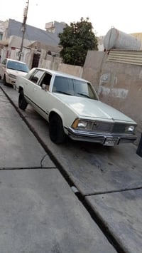 ماليبو ١٩٨١ • كلاسيك • مكينة اصلية
