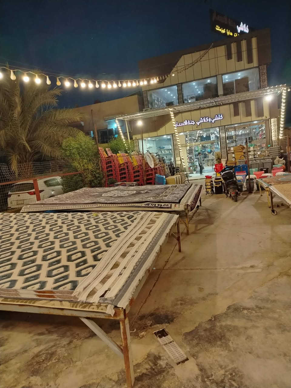 فرصة استثمارية • مجمع تجاري • بضاعة موجودة
