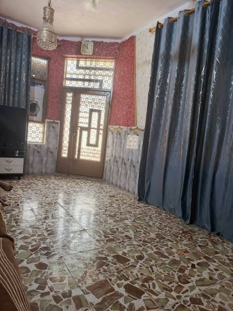 بيع بيت في كربلاء حي عامل قرب سوق وسط مساحه 120طابو صرف يحتوي على استقبال وهول ومطبخ وحمام وغرفه في طابق الاول وطابق الثاني يحتوي على غرفه سويت مع هول وصاله وحمام وغرفه 
مع الاثاث ‏‪***********‬‏اتصال ع هذا رقم
