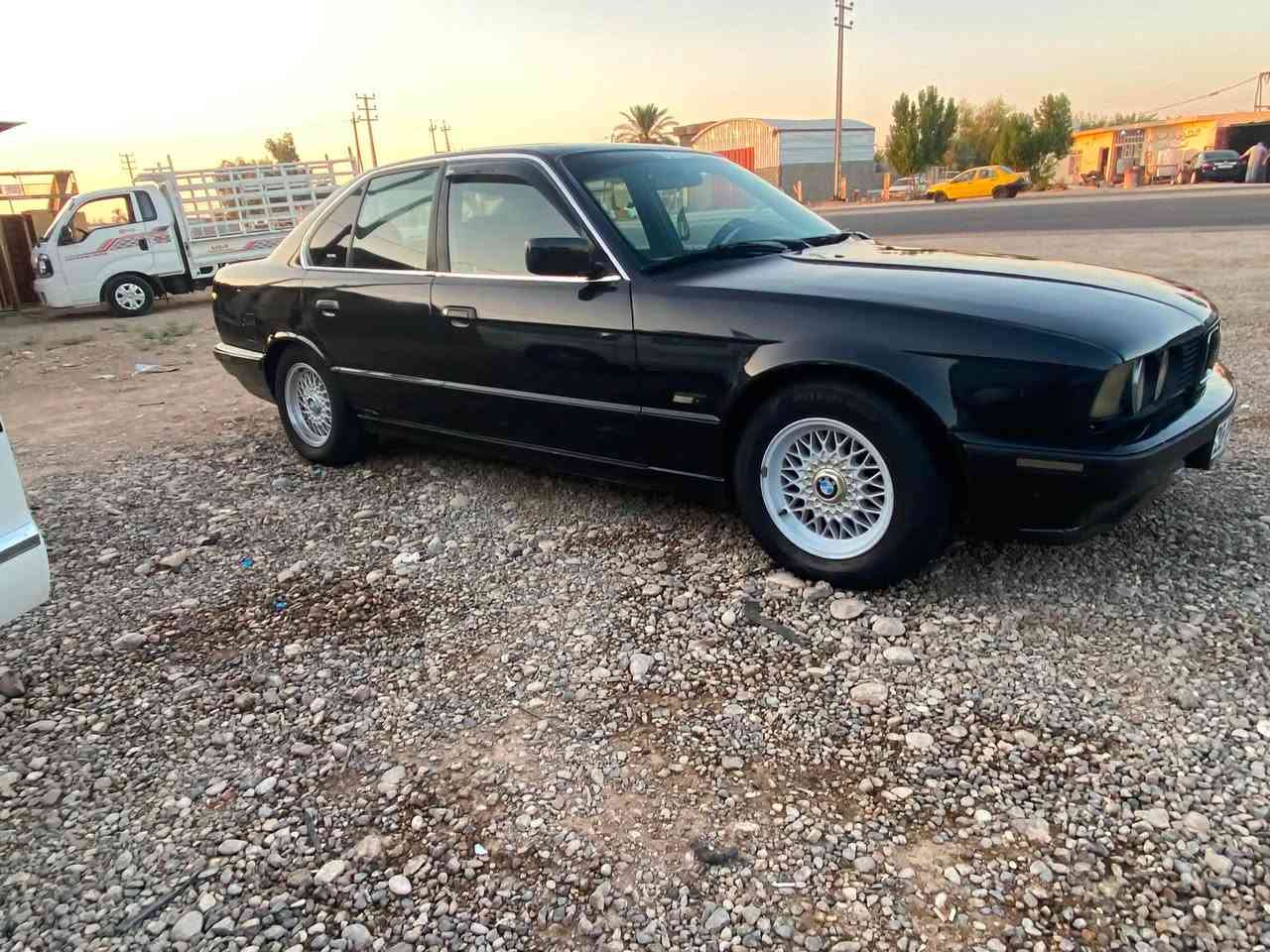 السلام عليكم بي أم موديل 1992 وارد ياباني   حجم 525 l محرك بلاد مسكر كبس لا صرف ولا بخار مكينه جديده حيلل  كير اوتوماتيك صدر تخم تاير جديد ويل خليه كشنات جلد وصاج جديده كلش سياره صبغ جماليه فقط   تبريد ثلج 🧊🧊🧊منضومه كامله زنون لايت ترايك شارع يحكم رقم ديالى شرط تحويل السعر 52 وبيه مجال  قليل سياره كلش جديده احلا من الصور الرقم *********** مكان سياره ديالى
