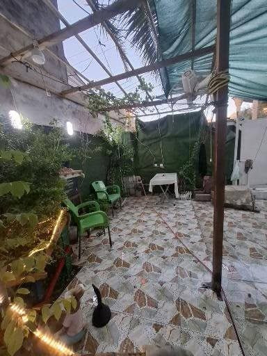 السلام عليكم بيت للبيع كاطونةالرحمة طابو سند ٢٥ المساحة ٢٩٠ م طابقين ٤ غرف نوم مطبخ استقبال هول صحيات داخلي وخارجي حديقة داخلية وخارجية وكراج سيارة الموقع مدخل الرحمة الرئيسي الفرع الثاني من الشارع العام عاليسار فرع ابو محمود القصاب ٥ بيت عاليسار السعر ١٥٠ المقدمة ٧٥ والباقي يكون بالاتفاق الاتصال واتساب فقط  صاحب المنزل ابو امير 
***********
