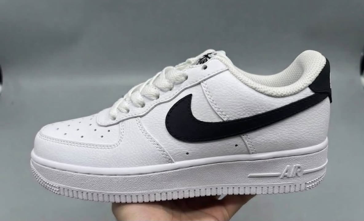 ترانشوز ماركة Nike نايك الاصلي فيتنامي الصنع مختم نايك قياس ٣٨ ويلبس ٣٩ السعر ٥٠ الف يوجد توصيل جميع انحاء العراق *********** واتساب
