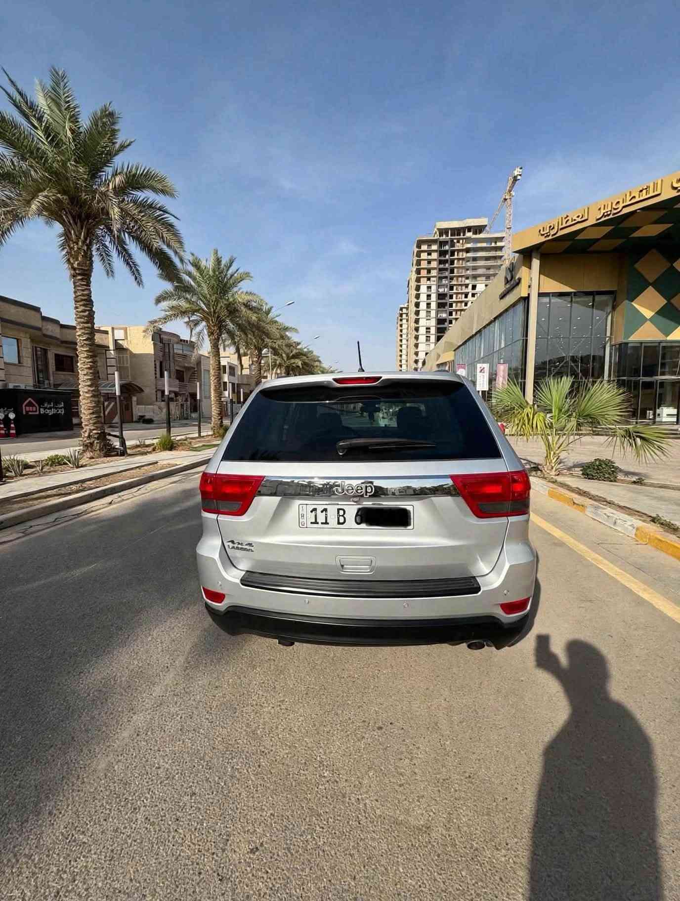 جيب  2013  خليجي
السعر 142 وبيه مجال   ادامه كامله تخم تاير ترايها زيرو. مناقصه كلشي
بيها جاملغ يمنه مبدل ومصبوغ وسونر منشور ويه صور 
الرقم الجديد
فول مواصفات المتدد ١/١
بصمة 
فتحه 
حساسات خلفي 
شاشة جبيرة 
كشنات جلد وكهرباء 
4ويل ماوس
محرك 3600
وباقي المواصفات معروفة 
مكاني بغداد السبديه
رقم الهاتف ***********
