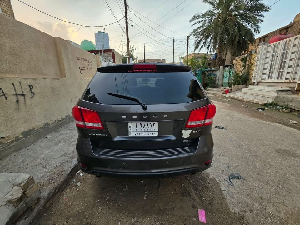السلام عليكم 
اخوان سيارة موديل١٦
٦سلندر
٣قطع تبريد
مبدل بنيد والسيارة جدًا نظيفة 
بسعر 125 وبيها مجال قليل للشراي للاستفسار اتصلو على الرقم بي واتساب وبالخدمة ***********
