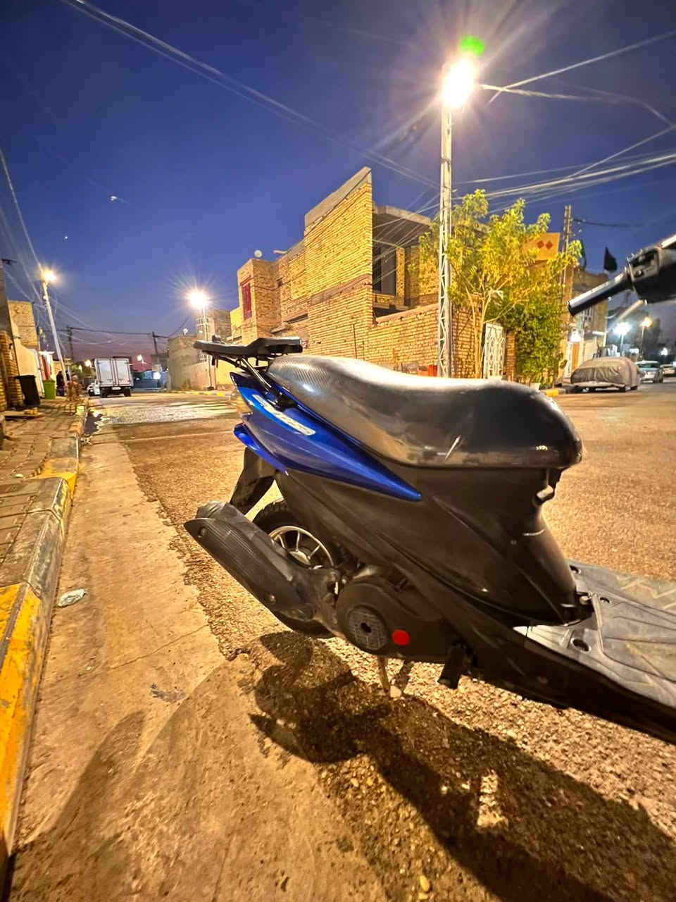 دراجه ادرس حديث ياباني للبيع او مراوس بادرس حديث رمبه وانطي فرق 

مفتوحه مره وحده 
حساس سرقه 
حساس استاند صفح 
قفل جنطه 
قفل استيرن 
سلف هندر 
اشاير خلفي امامي
بك لايت ضوء امامي 
دشبول طوافه بانزين كيلو متر 
بريك امامي 
 
      كلشي بيها شغال 

        مع ويل رياضي كفرات بلاديه 

نواقص بريك خلفي فقط السيم يتبدل لن انكطع 
 
السعر: 750 وبيها مجال للشراي 
الرقم: *********** متوفر واتساب
