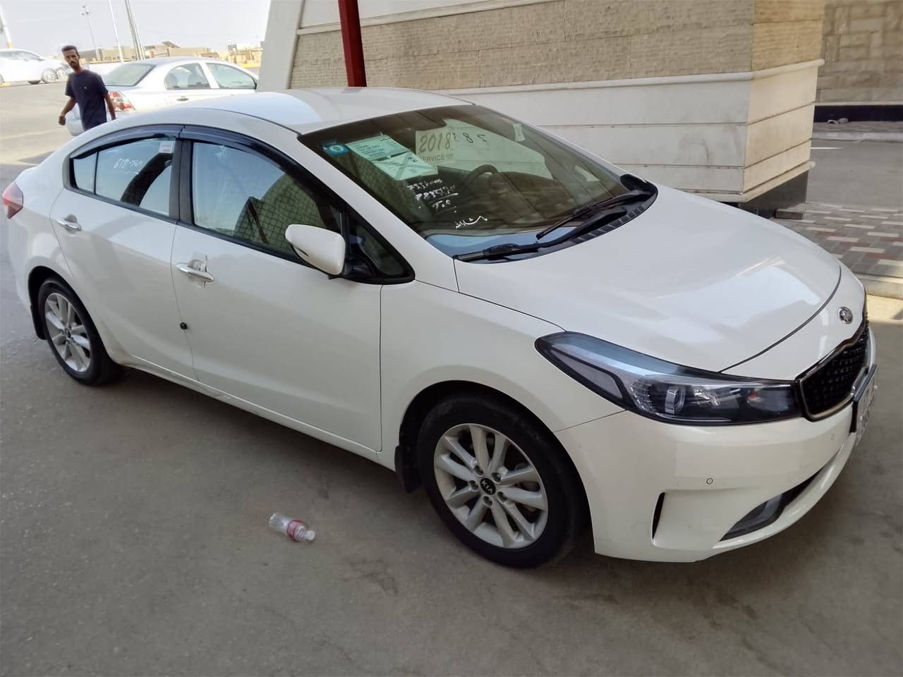 سلام عليكم كيا سيراتو للبيع موديل 18 مواصفات نص لفول حساس امامي خلفي مري شفط تبريد قطعتين مكينه 1600  ماشيه 90 الف حقيقي مكان سياره سماوه حي جامعه. فقط  مكلف بنشر الاستفسار عل ***********

