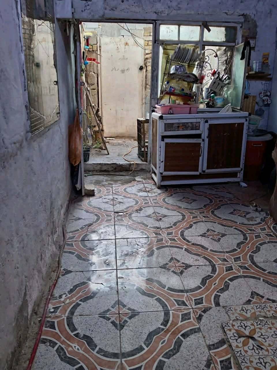 بيت للبيع مساحه ٥٠ متر سبع قصور قرب جامع الامام علي 
السعر ١٨مليون فقط 
التواصل معنا عبر الهاتف ***********