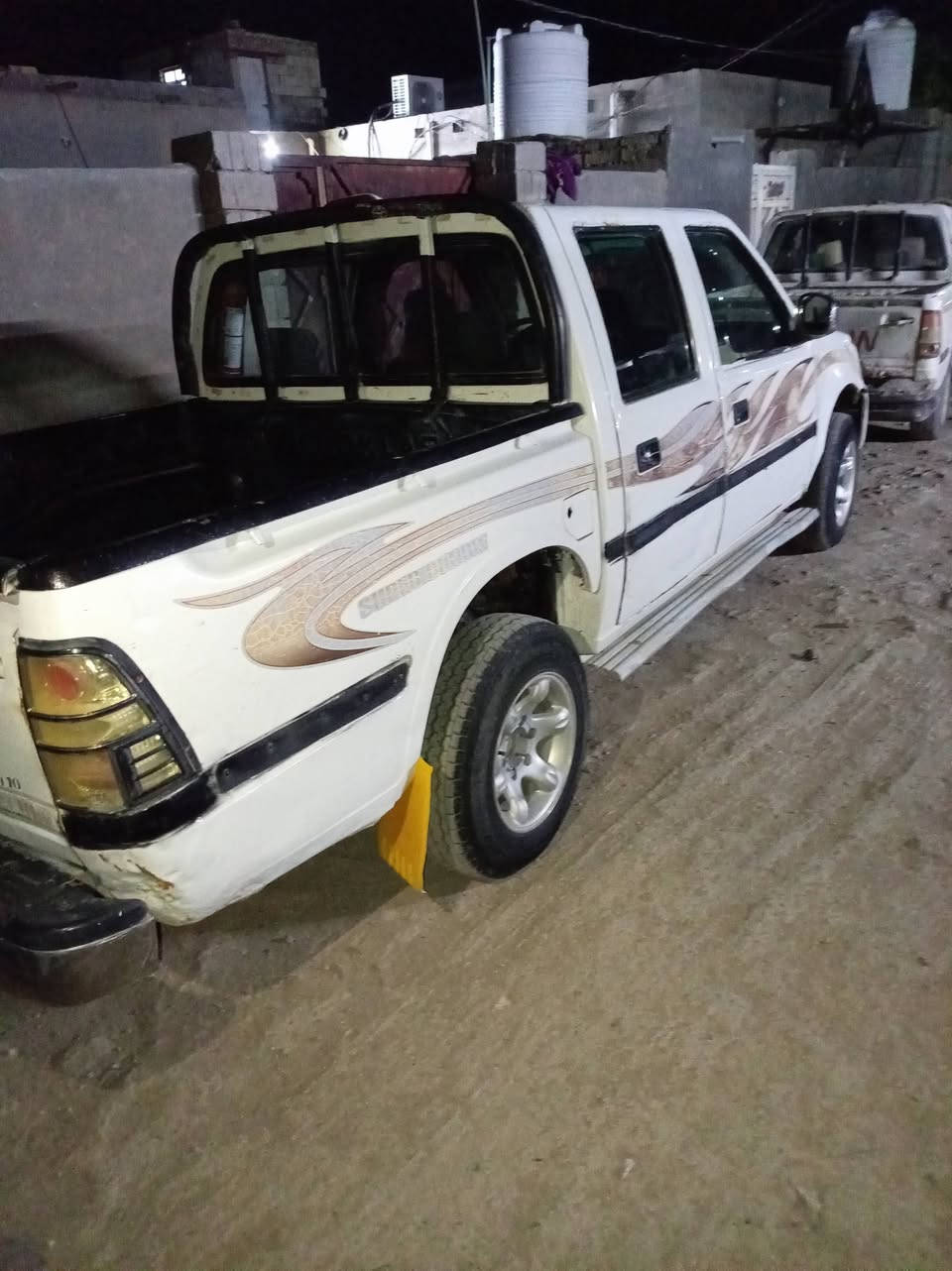 كنوه 209 ادوات مكينه ثري واي جديده كير جديد حداديه جديده تخم تاير جديد كهربايات كله شغاله شواصي مكفوله عله وضع لبلاد سياره جاهزه من كل نواحي السعر 19 ***********
