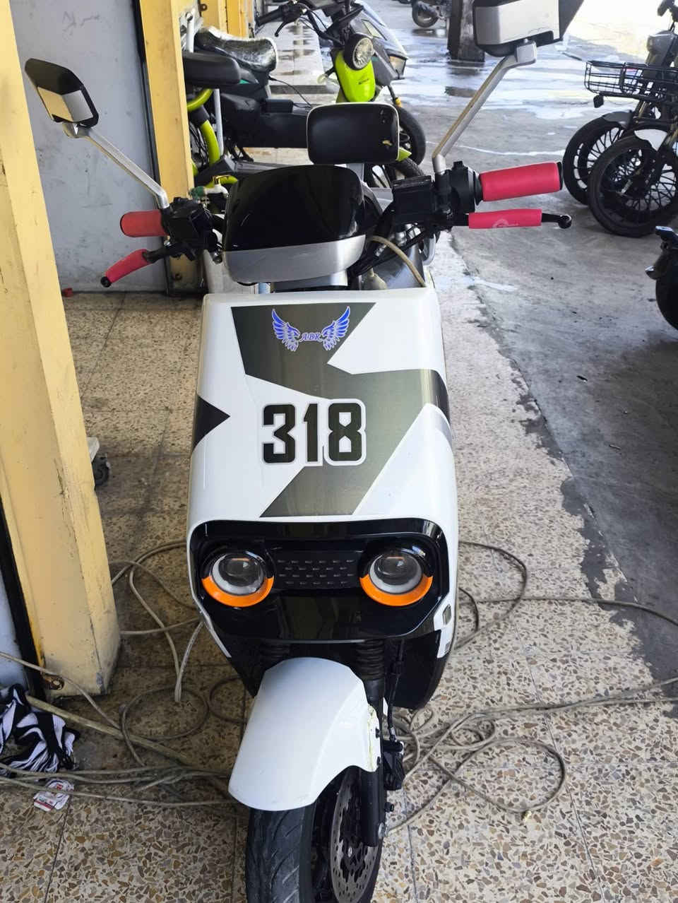 ماطور 318 نضيف
بطاريات 10او نص
كلو شغال
500 الف
***********
