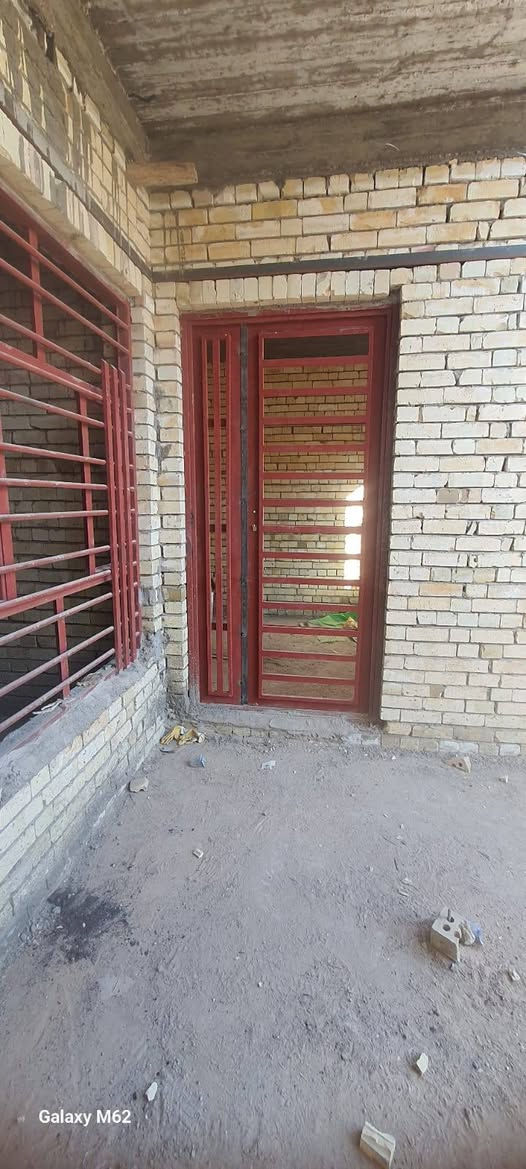هيكل طابقين مساحه ١٤٠م. ٧في٢٠ .......الطابق الاول....
غرفه وصاله وأستقبال ومطبخ وحديقه داخليه ومنور  ومجوعات صحيه عدد ٢....
قياس الاستقبال (٣.٢٥في ٤.٥)
قياس الصاله (٥ في ٥)
قياس غرفة النوم (٣.٥ في ٤.٥)
قياس المنور (١ في ٣)
قياس الحديقه مطلة على المطبخ والصاله (٢ في ١.٧٠)
قياس المطبخ (٧.٢٥ في ٣)
قياس الصحيات (٣.٥ في ١.٥)
قياس الكراج( ٤.٥ في ٣.٥)
صحيات الخارجيه(١في ٢)
الطابق الثاني: ٣ غرف نوم مع صاله وصحيات نفس القياسات الطابق الاول مع بلكونه (٣في٣)
قياس البيتونه (٥ في ٤)
هاي كل قياسات طابوق جمهوري نوع شيش FF شمال
الاساس رفت
طابوق جمهوري
نواقص تشاريف مع بيتونه  
كهرباء جاهز 
مجاري جاهز
ماء جاهز كله درجه اولى 
حداديه جاهزه شبابيك وبيبان رئيسيه...
....خارطه حديثه مودرن....
العنوان النجف  حي ميلاد شارع المزرعه قرب مدرسه الصباح مقابل بيت المختار ابو سمير الخاقاني للاستفسار الاتصال على الرقم *********** السعر ١٢٨

