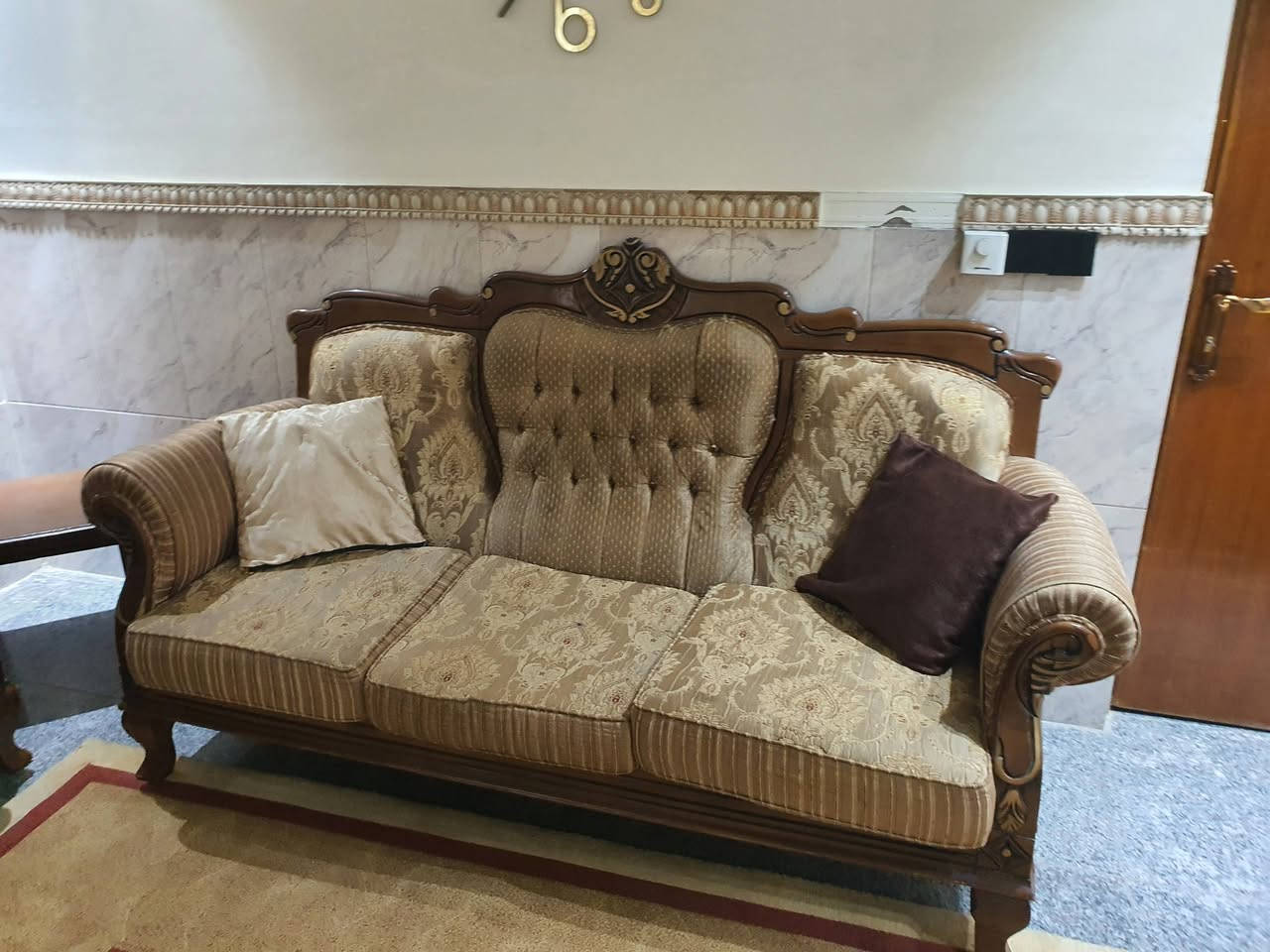 اعادة النشر بسبب الوعود الكاذبة 
تم تنزيل السعر 
تخم ونص يعني 15 مقعد للبيع 
السعر 750 الف دينار وبي مجال بسيط
مكاني الزعفرانية 
رقم الهاتف ***********
متوفر واتساب
