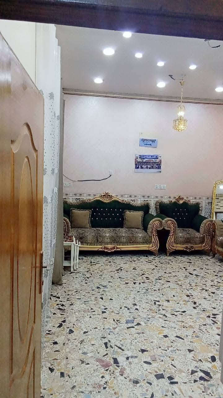 السلام وعليكم
بيت للبيع شارع احمد الوائلي قرب قصابه مسلم وإخوانه ثاني بيت عن الشارع المساحة ١٥٠ م الواجهه /١٥ النزال/١٠ يحتوي على ٤ غرف نوم واستقبال وصاله ومنور ومطبخ  للاستفسار الاتصال على الرقم *********** طابو صرف زراعي
