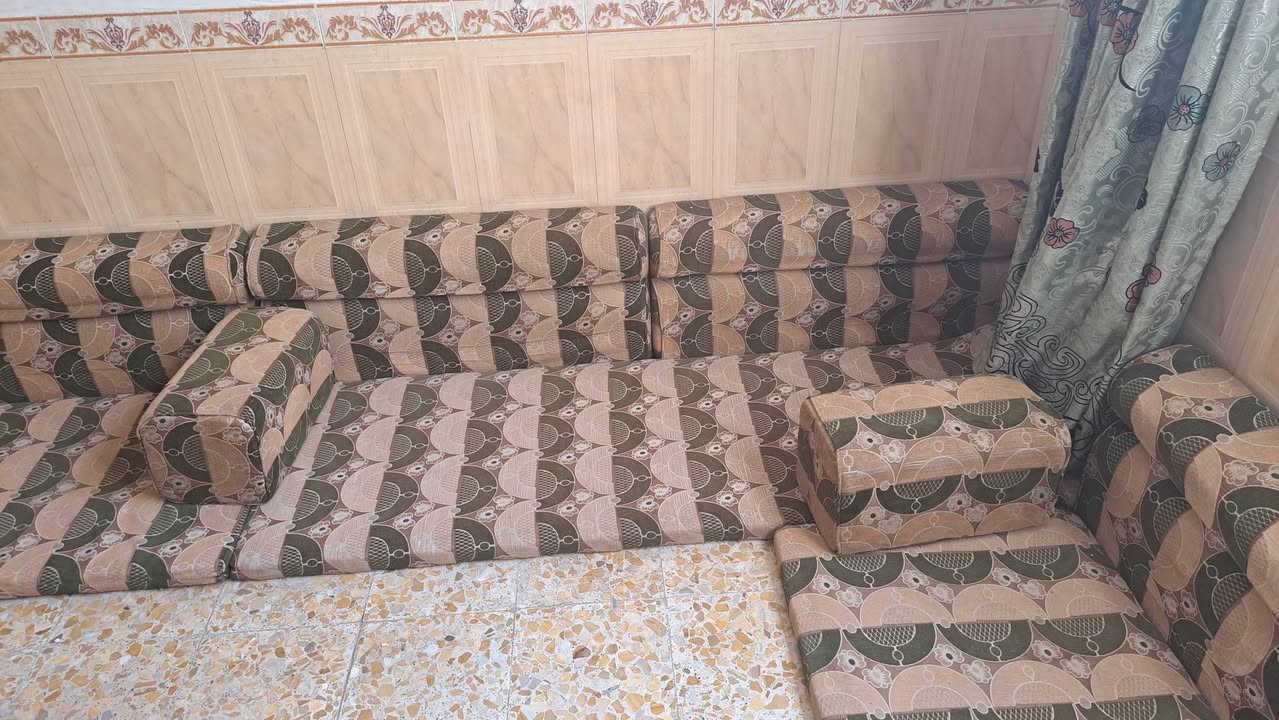 ١٤ متر أصلي سفنج كلش ثكيل نظافة ٩٠%بسعر ٥٠٠ الف وبيه مجال للشراي
تواصل واتساب ***********
