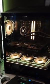 Ryzen 7800X • 32جيجا DDR5 • M.2 1تيرا