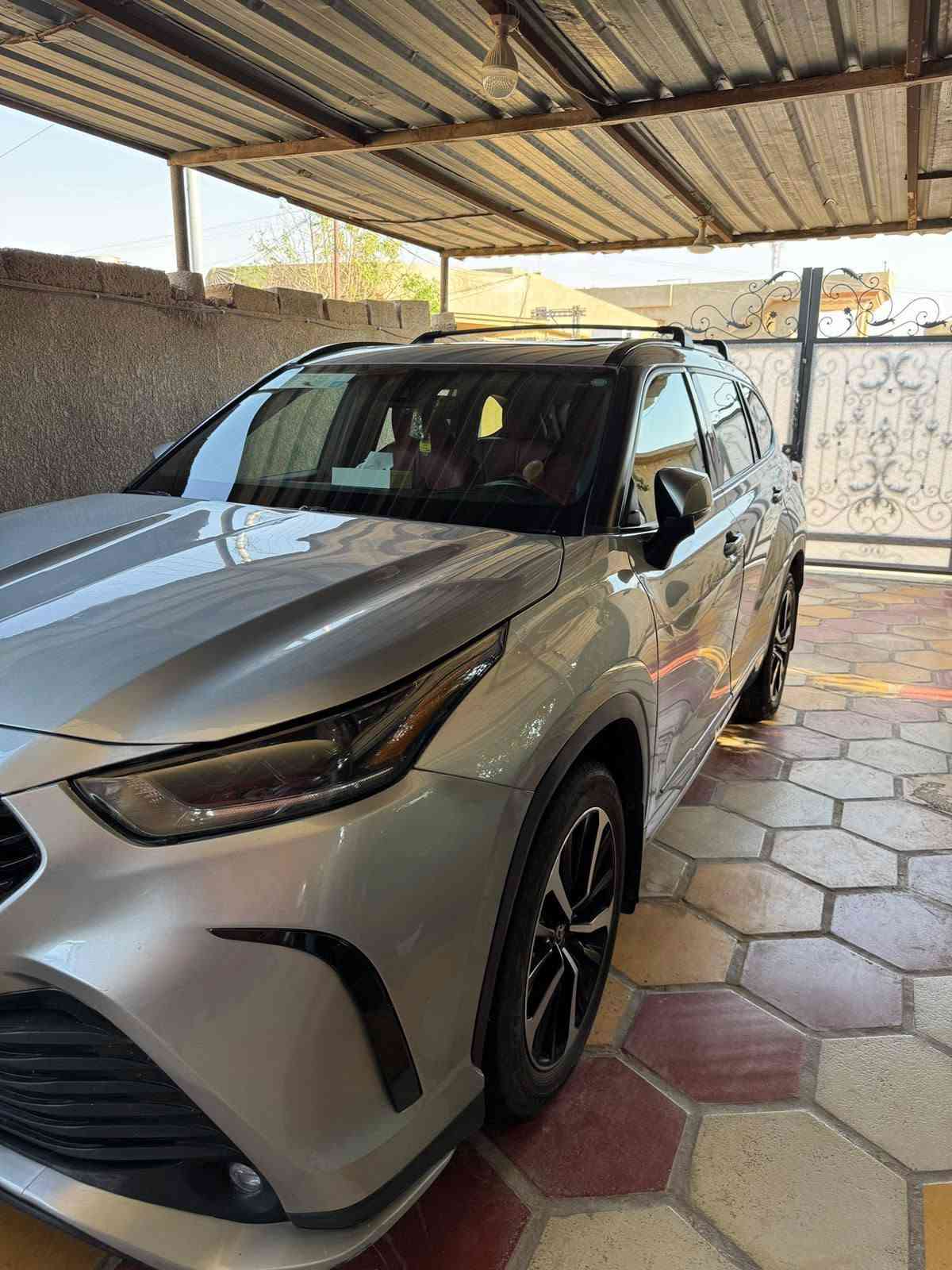 تيوتا هايلندر 2022 XSE
رقم سليمانية 21 
محرك v6 
تصميم رياضي خاص بـ XSE
الممشى الحالي 105Km
• موصفات xse معروفة 
• ⁠فور ويل ، ويل حجم 20
• ⁠نضام تعلق و أنظمة قيادة متنوعة 
⁠• ⁠تحديد مسار امامي و جانبي  خلفي ( رادار ) 
• ⁠تحكمات ستيرن جهتين 
• لايتات امامي و خلفي نوع LED 
• ⁠شاشة كبيرة + شاشة عطلات دجتال 
• ⁠مقاعد اماميه كهربائية 
• ⁠صندوق كهرباء 
• ⁠داخل احمر و اسود بلادي 
• ⁠كشنات خلفيه منفصلة نوع  vip
• تدفئة مقاعد
• و بعد موصفات كثيرة
" السعر 315$ وبي مجال 
3 شدات و 15 ورقة
للاستفسار الاتصال ***********

نص مكتوب في الصور:
- 2022