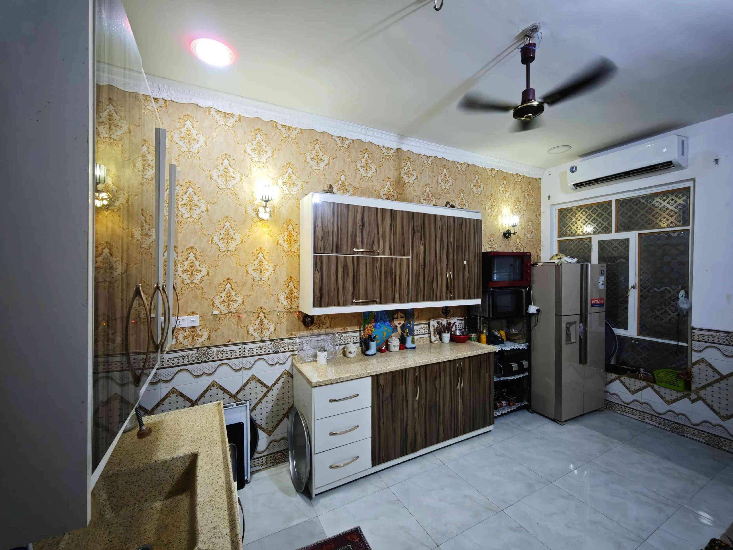 دار للبيع - فرصة لا تُعوّض السعر جوّه السوق! 💥 🔥 للبيع المستعجل بسعر لقطة 🔥 📍 الموقع: الشيشان - قرب مدرسة الخوئي. 📐 المساحة: 100 متر (طولاني). 🏗️ السنة: بناء حديث 2024. 🏢 طابقين كاملة. 🛠️ التقسيم الداخلي: 🛏️ 3 غرف نوم (واحدة منها جناح سويت خاص). 🛋️ صالتين واسعة. 🪑 استقبال ضيوف. 🍳 مطبخ مرتب. 🚿 2 حمام. ☀️ 2 منور لتهوية وإضاءة ممتازة. 💰 السعر: 110 مليون دينار (وبيه مجال للطيبين) 🤝 📲 للاستفسار والتواصل مباشرة: 📞 *********** ☎️🤳 #عقارات  #قطع_اراضي  #عقار  #بيع_و_شراء_عقارات #الشعب_الصيني_ماله_حل😂😂 
