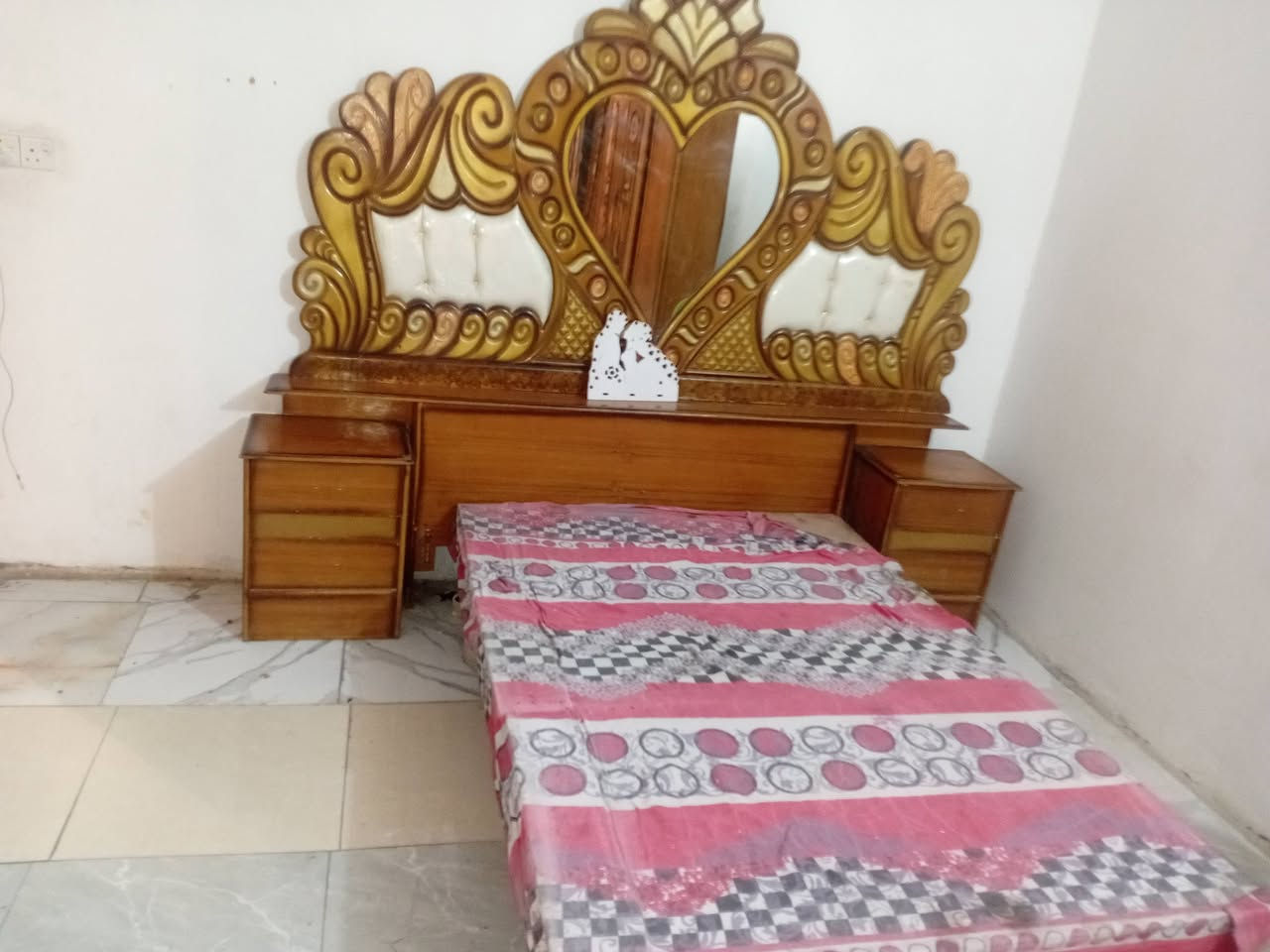 السلام عليكم غرفه نوم مستعمله للبيع...السعر ٤٠٠ الف /مكانهه طليحه /***********

