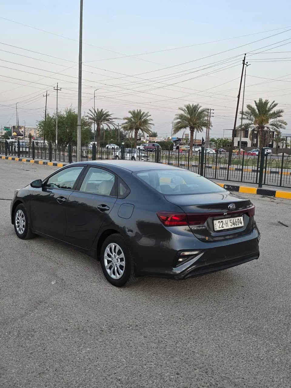 سيراتو مديل 2019 خليجي مكينه 1600 دوش ماشيه 170 الف جاهزه من كلشي على شرط وعلى وضع الشركه مكفوله من الصبغ والتبديل فقط بارد بل جاملغ الأمامي وطخه زغيره بل دورالجاملغ الخلفي الون فيلي رقم اربيل سنويه لل 2031 ب اسمي تريد تحول تريد وكاله 
السعر ١٣٤ وبهال مجال 
***********

