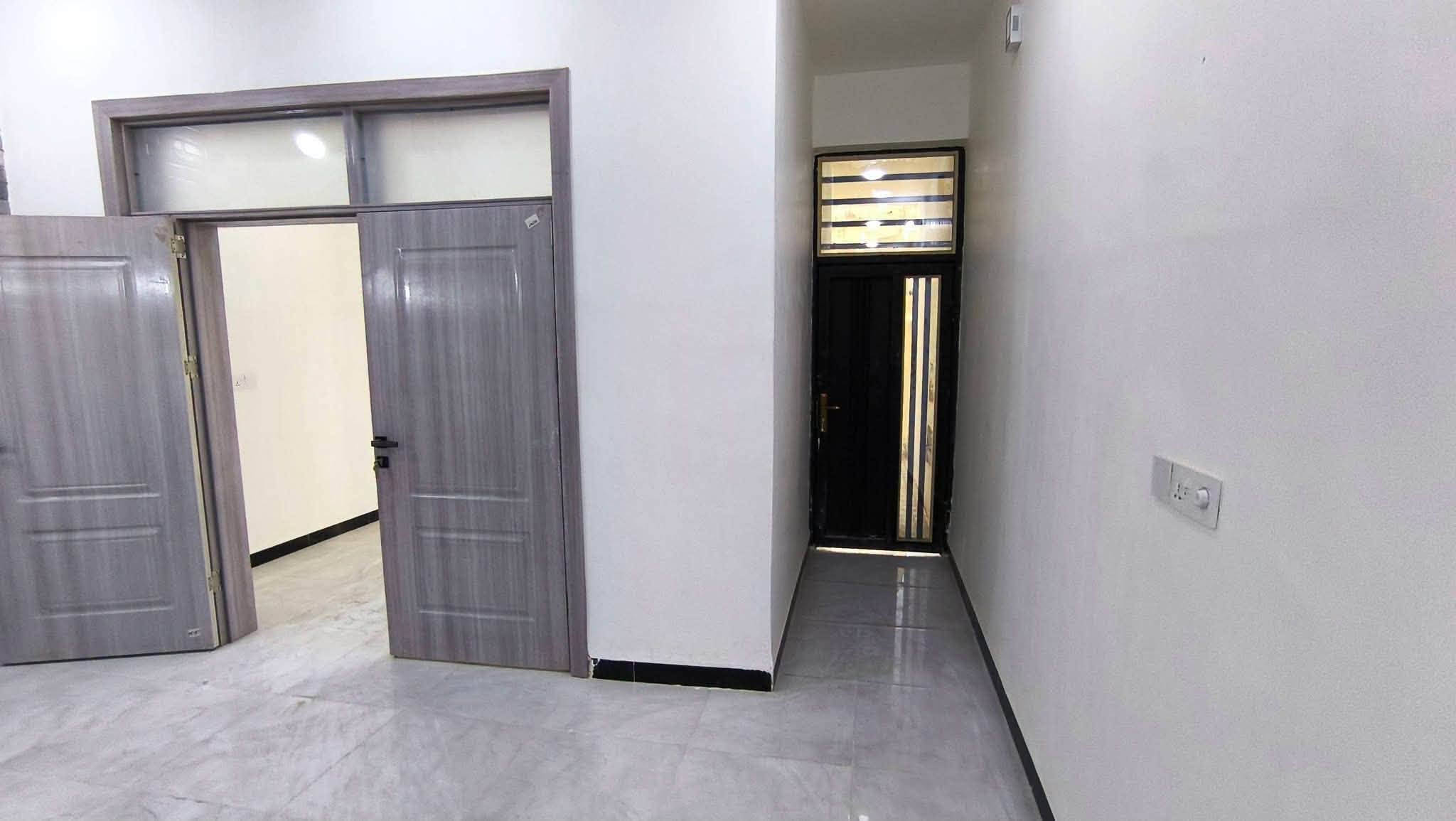 🏠دار للبيع مساحه ١٠٥ متر
مواصفات الدار 

صالتين 
غرف نوم 3 
مطبخ 
استقبال 
صحيات داخليه خارجيه 
طـابو صرف بناء كونكريت 

بنـاء حديث غيـر مسكون جاهز للسكن 

عنوان الدار حي الفرات خلف كليه الطب 
للاستفسار اكثر خاص 
او الاتصال ***********
