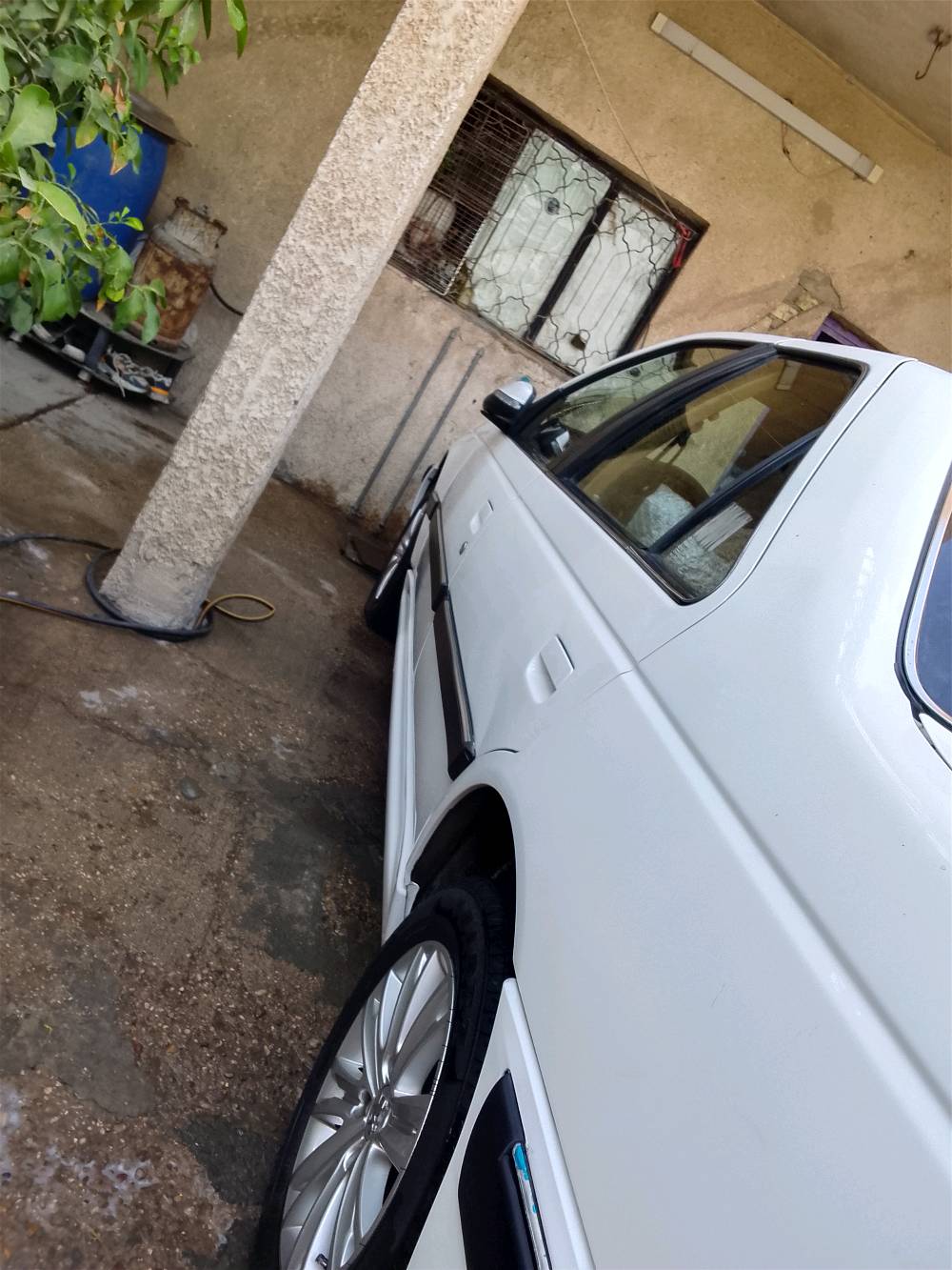 السلام عليكم سيارات للبيع بيجو باص موديل 25 السعر٨٣$***********