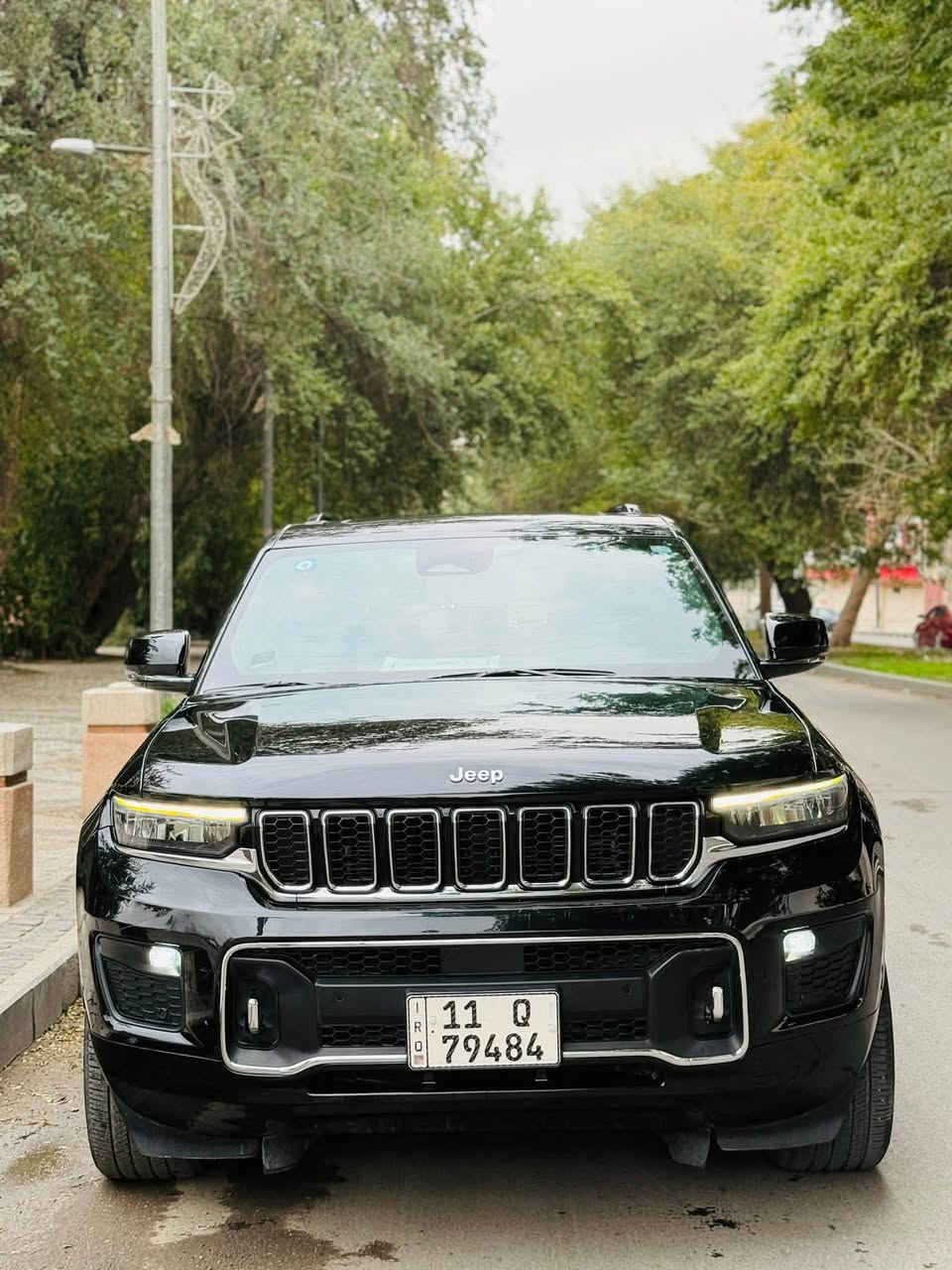 جيب كراند شيروكي اوفرلاند
الموديل : 2023
المحرك:V6, 3.6L.
السياره : 5 راكب المرغوب
رقم بغداد بسمي تحويل ثاني يوم

المواصفات : فول 1/1
* دفع رباعي 4x4.
* نظام تعليق هوائي (جكات). 
* قيادة ذاتية عند المنعطفات.
* رادار امامي مع مانع تصادم. 
* تحذير الخروج عن المسار. 
* مستشعر نوم السائق مع نظام التوقف الآلي. 
* تحذير النقطة عمياء  .
* نظام تحذير عند التقاطعات. 
* نظام تحذير عند تجاوز السرعة المحددة. 
* إنارة محيطية خمس الوان. 
* شاحن موبايل وايرلس. 
* تعديل وضعيات مقود السائق كهربائيا. 
* مرايا تعتيم ذاتي. 
* المرايا الجانبية قابلة للطي كهربائيا. 
* نظام الصوت 9 سماعات Alpine.
* ويل قياس 20 انج.
* سقف بانوراما. 
* شاشه كبيرة 10.1 انج. 
* نظام الخرائط (GPS).
* عرض خرائط الطريق على لوحة القيادة.
* لوحة القيادة بقياس 10 أنچ. 
* المصابيح الأمامية LED. 
* كشافات الضباب LED.
* المصابيح الامامیة متحرکة.
* دخول ذكي. 
* بصمة على 5 ابواب للدخول الذكي. 
* تشغيل عن بعد.
* الصندوق الخلفيي كهربائي.
* فتح الصندوق الخلفي مع حركة القدم.
* ذاكرة لحفظ وضعيات الجلوس للسائق. 
* ذاكرة لحفظ وضعيات الجلوس للراكب.
* مساج للمقاعد الامامية السائق والراكب. 
* المقاعد الأمامية كهربائية.
* المقاعد الأمامية تبريد وتدفئة.
* المقاعد الخلفية تدفئة.
* ستائر للشبابيك الخلفية.
* انارة داخلية LED متعددة الالوان. 
* حساسات امامية. 
* حساسات خلفية. 
* مكيف خلفي مع وحدة تحكم منفصلة. 
* تدفئة ستيرن. 
* مانع تصادم خلفي.
* بلوتوث تلفون. 
* محدد سرعة. 
* نظام التشغيل والاطفاء الاوتوماتيكي .
* نظام بريك اوتماتيكي.
وبعد بيه هواي مواصفات جناي الاوفرلاند يعرفهن

اني مستورده ومصلحه بيه ربع جاملغ صبغ فقط باقي غراضه الاصليه بدون تبديل وبدون صبغ فقط بارد جدا بسيط
سياره بدون ايرباك بدون لغد بدون شاصي شرط الفحص وين ميعجبك
ناشر رقم شاصي
سياره مسويله صيانه دهن وفلتر ومابيه اي نقص وبيه كتاب تضليل
مكاني بغداد
‏‭***********‬
وتساب 👈‭ ***********‬
