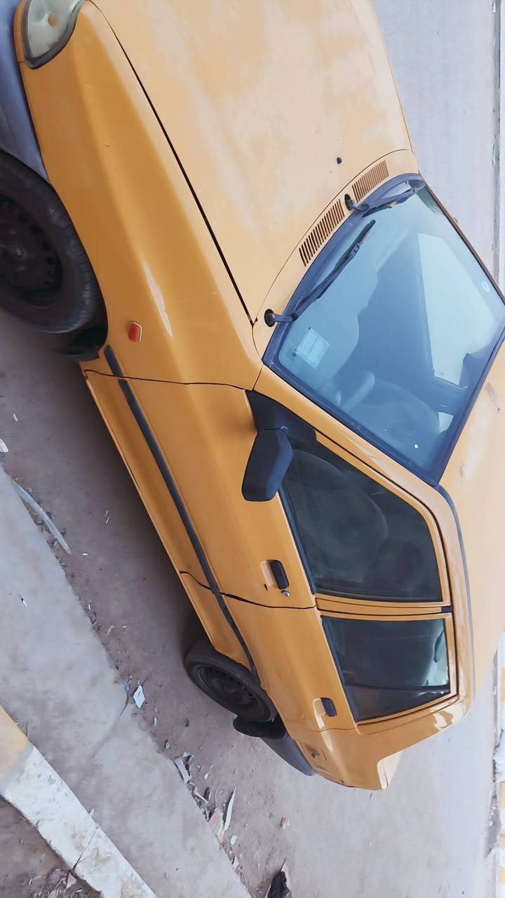 السلام عليكم سايبه 2015رقم نكليزي بسمي هيه مصفره بيهه بدايه دخان  سياره بلاديه ماكو صبغ برانكيت  مكفول رقم بغداد. 
***********
