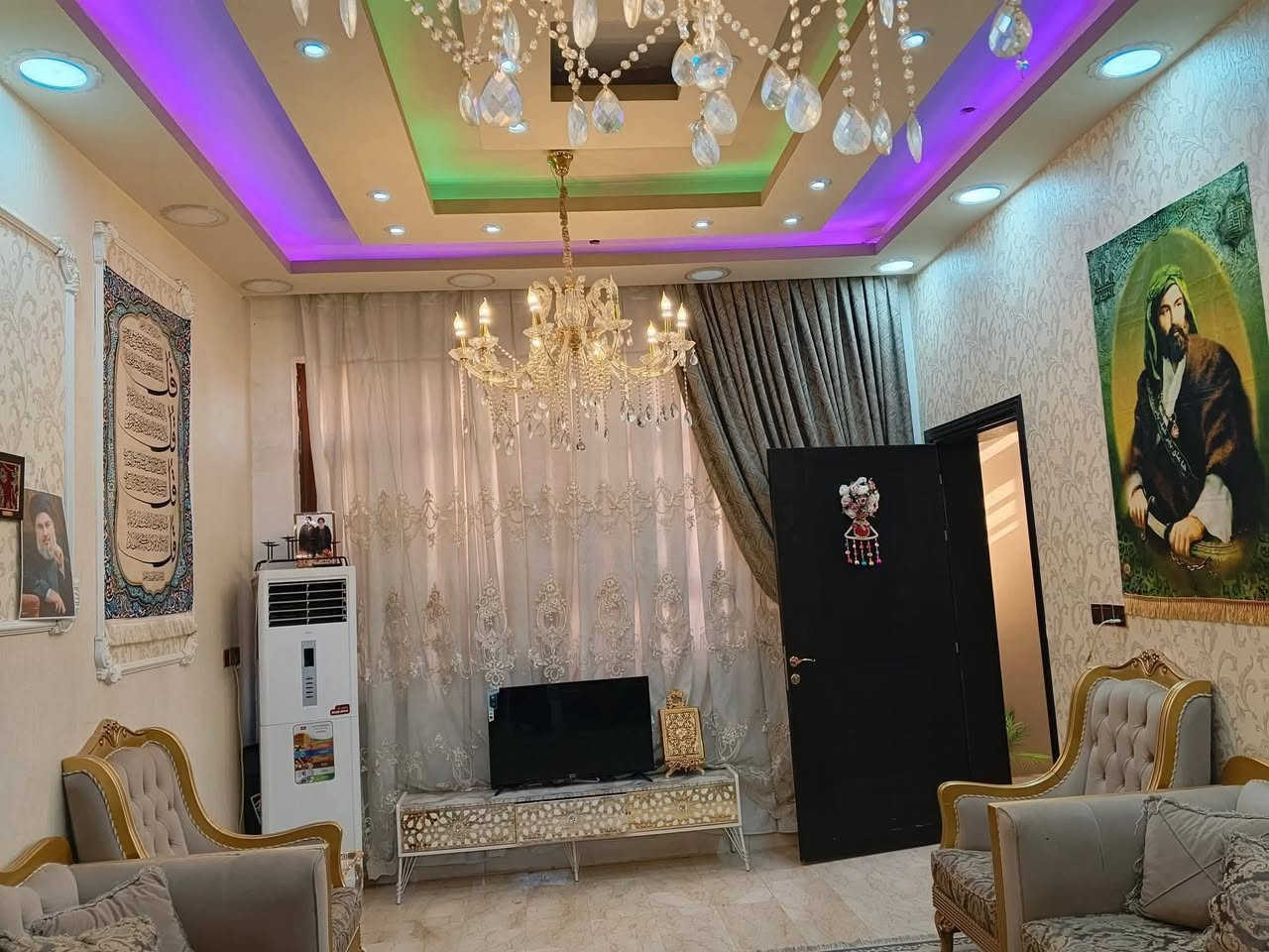 بيت طابو صرف بسمنه في حي الوفاء تقاطع الميلاد بيت حرف T كبالك فرع رابع بيت عن شارع العام مساحه 200 متر 3 طوابق يحتوي على 6غرف اودوانيه صاله حبيره 6حمامات اوتواليت بيت جاهز من كلشي طابق ثالث على طول بيت مخزنين مسكوف كامل عنوان حي الوفاء تقاطع الميلاد ***********
