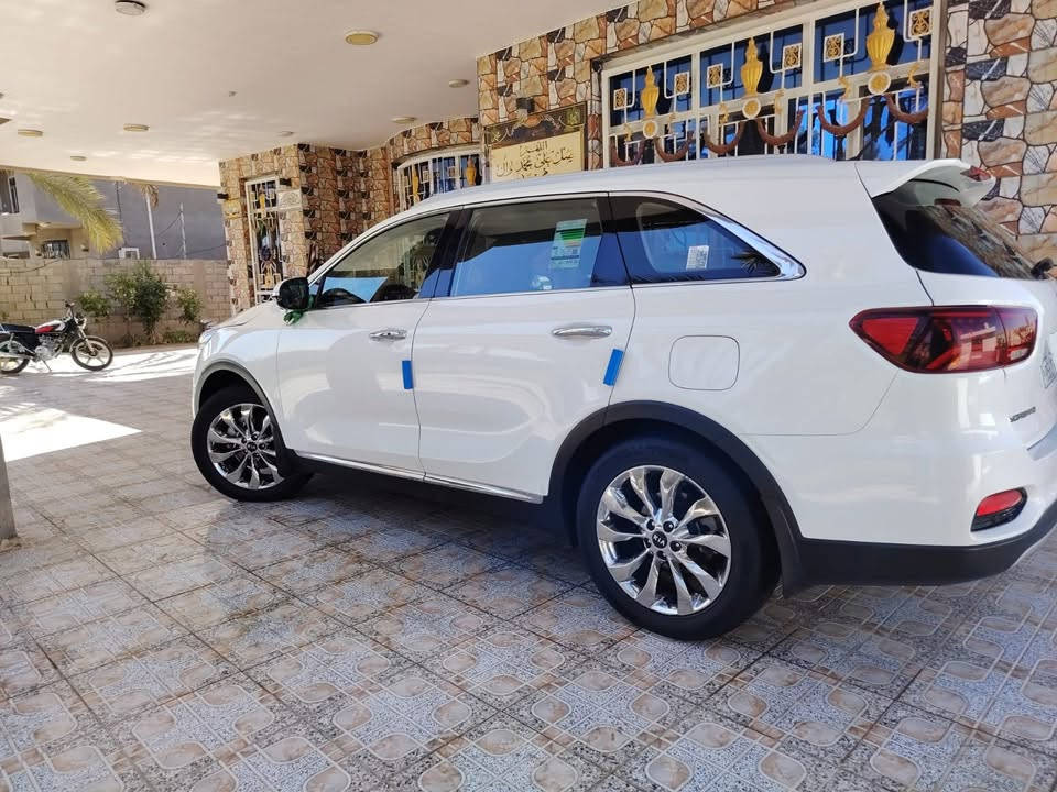 للبيع او المراوس ب لاندكروز ١٤وانطي فرق
سورنتو ٢٠

خليجية مكفوله بيه فقط بارد كد شبر بالبنيد بدون صبغ  كير محرك كفاله عامه تخم تاير قبل اسبوع شاده فول مواصفات بنوراما اربع كامرات جنطه كهرباء بصمه ابواب بصمه تشغيل شاحن وايرليس سايد بريك بصمه ماشيه ٩٦كم

شرط التحويل الاستفسار ***********

السعر ٢٤٠$
