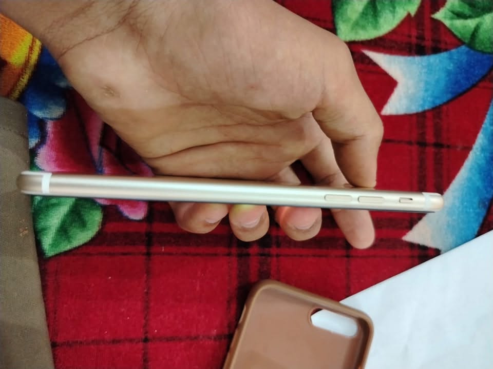 ايفون سفن بلاس للبيع مبدل فقط بطاريه الجهاز جديد ومرتب بمعنى الكلمه الذاكره 128.  واتساب يوجد***********
