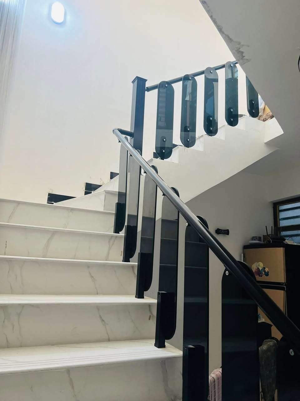 🔥 للبيع فرصة ما تتعوض 🔥
بيت للبيع في الدورة / البوعيثة – العدل الأولى 📍  

🏠 المساحة: 75 متر  

🏢 طابقين  

🚪 الواجهة: 5 متر  

⬇️ نزال 16  

📑 طابو زراعي (تنازل شركة)  

🛏️ 3 غرف نوم  

🛁 3 حمامات  

🛋️ استقبال + مطبخ  

✨ البيت جاهز من كلشي

✨ الواجهة لبخ ومرتب  

📍 موقع هادئ وقريب من الخدمات  

👤 البيع مباشر من صاحب الدار (مو مكتب)  

📞 ***********  

🔥 السعر مناسب للجادين فقط
