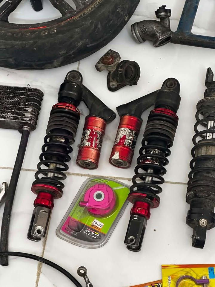 الدبلات للبيع فقط كرزي ابو البطل اصلي والاسود RPM اصلي اسعار مناسبة توصيل موجود راسلني وتدلل ***********
