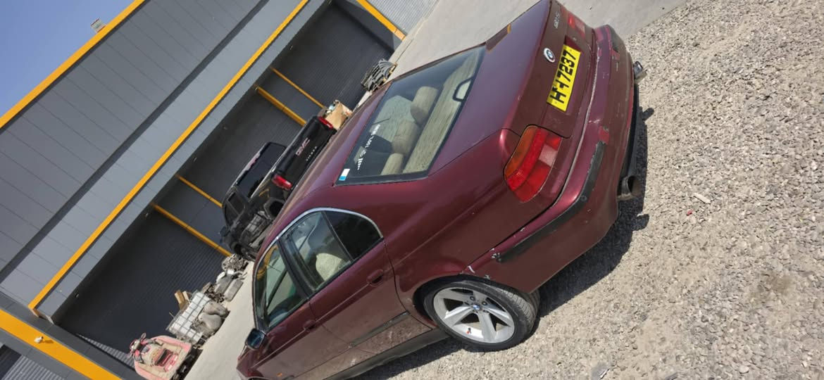 bmw 2002 
سه قه ر 
٦پستۆن مه کینه ی 530ده بڵ دیجیتاڵ 
سه یاره که ئه و روپیه 
سوکانی عه کسه ناوی زه رده 
ویلی هامانی پیشو دوای کراوه له ئیم 
سه یاره که له که لاره ئاڵوگۆریشه که م به شتیک به دڵم بیت 
***********
