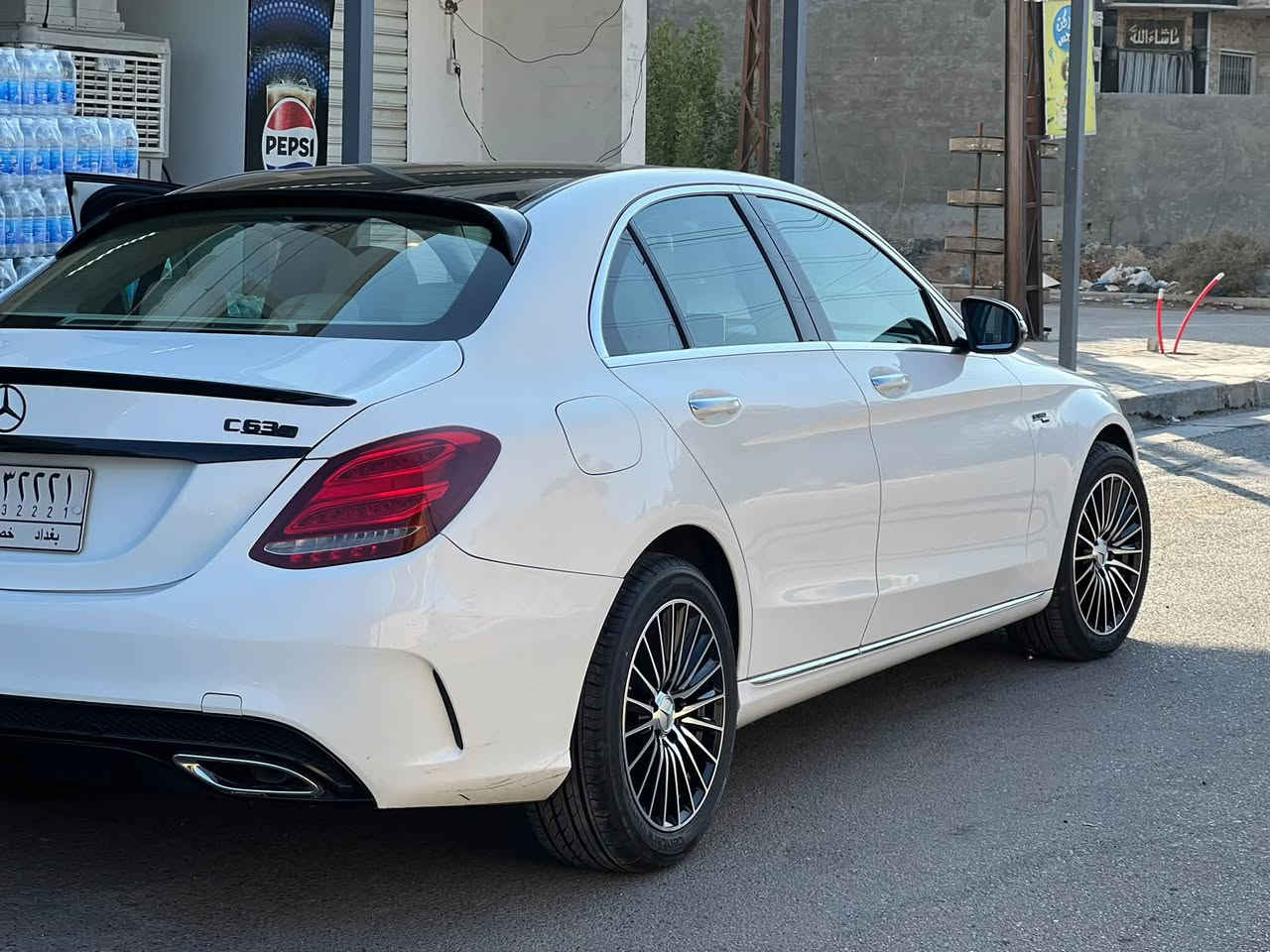 c300  
موديل 2017 
ماشيه 61000 كم 
حادثها تبديل جنطه فقط وشويه صبغ بالجاملغ الخلفي ( رش على كد شبر بدون معجون) 
والتقرير مرفق مع الصور
بدون ايرباك  السياره جديده وأي نقص مابيها 
العنوان الكرخ
***********
السعر 21$

