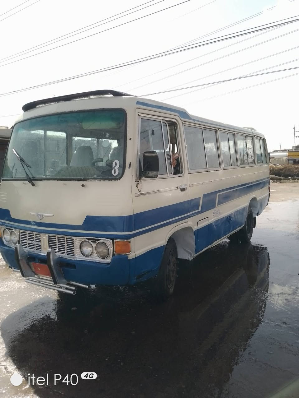 كوستر 82 محرك كيا 3000 بيه بدايه رخاوه كرنك كير اكسن شرط تايرات طخم نضيف شرط الوكاله العنوان موصل الجانب الأيمن للاستفسار اتصل *********** / 
*********** السعر 3 ونص

نص مكتوب في الصور:
- itel P40 4G