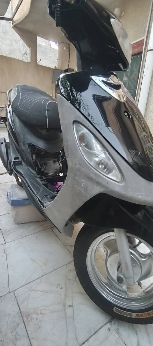 سلام عليكم دراجه ماكس للبيع درااجه نضيفه شوفت عينك الدراجه بس كفرات تجاريه الدرجه
بوشه ٤٩بلاديه الدرجه بس ولفات ابدل المكينه خرسه ماينسمع صوته شلعه معدل فولل مكاني بصره جزيره رقم *********** سعر خاص او شنو عندك مراوس  اراوس حسب القناعه

