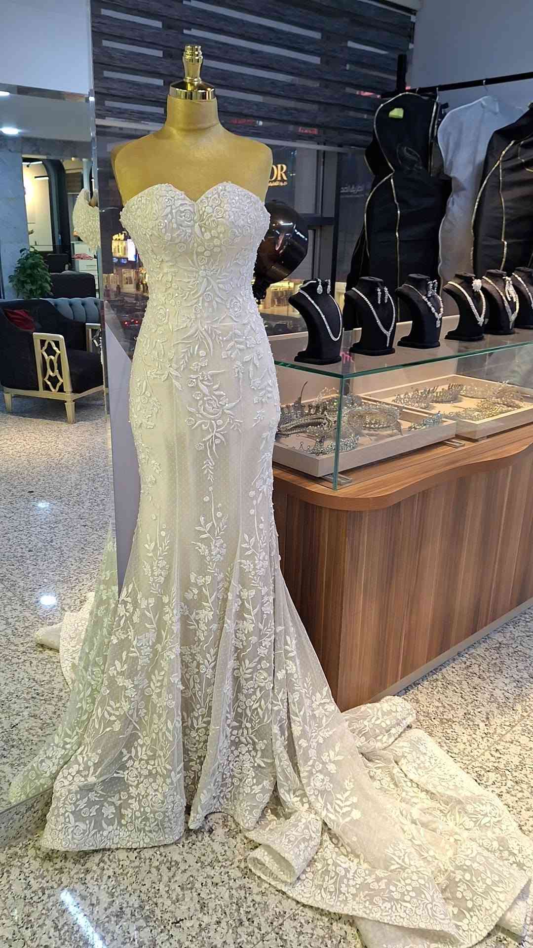 السلام عليكم.. مكلف بالنشر.. فرصة فرصه مجموعه بدلات زفاف  Vip نظيفة 100/100غير مستخدمه للبيع مفرد او جمله العنوان زيونه شارع الربيعي للاستفسار اكثر التواصل على الرقم *********** بي واتساب
