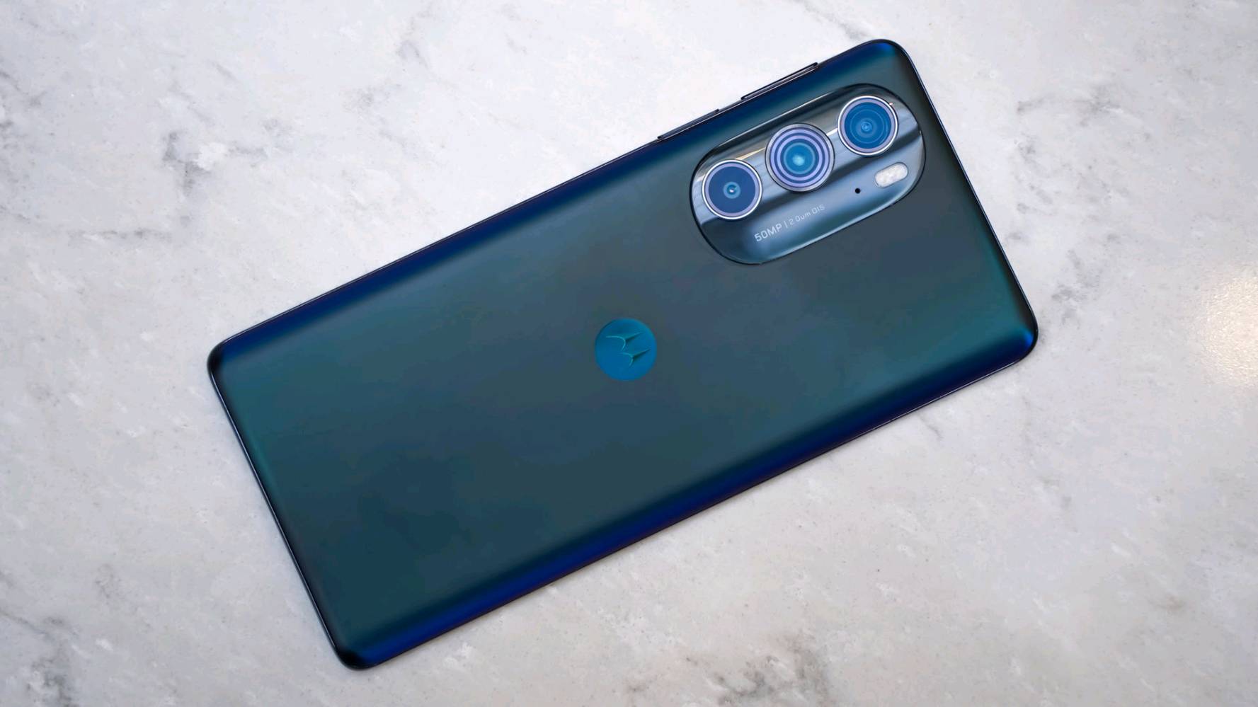 Motorola edge 2022 plus
جهاز عملاق معالج سناب دراغون 8gun1 
ذاكرة 256 رام 12+12 يوصل لحد 24
تردد الشاشة 144 هرتز
لون الجهاز ازرق متموج
سعر الجهاز 225