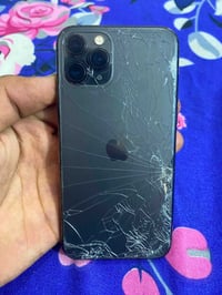 يفون ١١برو الجهاز نضيف الذكره ٦٤  الجهز فقط شاشه مستبدله  وضهر مكسر  ا...