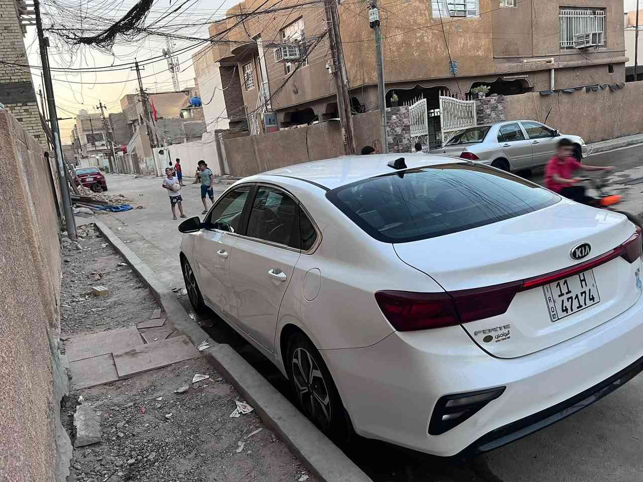 السلام عليكم
من رخصة الادمن المحترم
كيا فورتي 2019 EX 
حادثها مثل ماموضح بلصوره بدون صبغ او ايرباك 
مكينة 2000 
سياره مناقصها شي 
تبريد قطعتين 
تدفئة كشنات 
تحديد مسار 
رادار امام وجانبي نقاط عمياء
سعر 127 وبيها مجال للتواصل
***********
