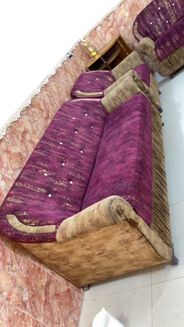 مرحبا بنات ***********
كلبي هذا التخم البيع 10مقاعد 

6قطع الخشب الله شاهد بلوك اسود تسكام 

والسفنج الاصلي من هذا لي ما يخسف 

العنوان الفلاحيه 

السعر ب400وبي مجال تجي تشوفه وتكلبه 

وانشاء الله السعر لي يرضيك ويرضي لي بايعه

