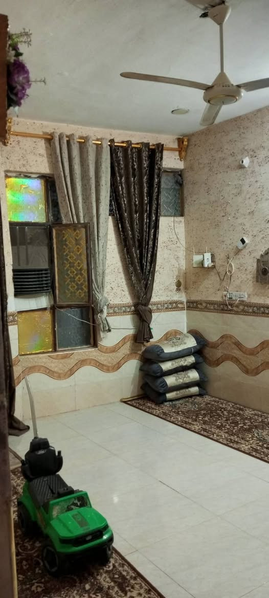دار زراعي للبيع
المساحة ١٢٠ مربع 

غرفة نوم عدد ٢ 

استقبال 

منور بين الغرفتين

صالة مفتوحة مع حمام و مطبخ 

السعر ٦٥ و بي مجال 

العنوان بغداد الزعفرانية حي الامانة بالزراعي اول فرع 

للاستفسار *********** ابو فرح

