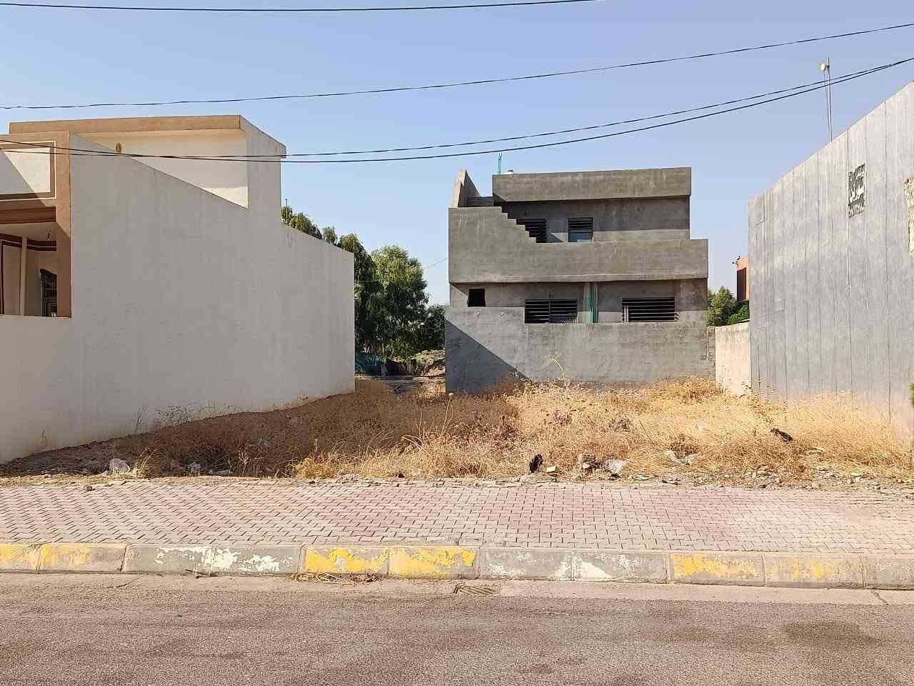 السلام عليكم
للبيع مشتمل+قطعه أرض مساحه الكليه 350متر مربع 
عنوان خانقين خلف الملعب شارع العريض مقابيل مدرسه كونكريتيه
جنس الارض طابو صرف 
خدمات ماء مجاري تبليط
مكاتبه وتحويل ثاني يوم
سعر 170مليون وبي مجال بسيط
***********
