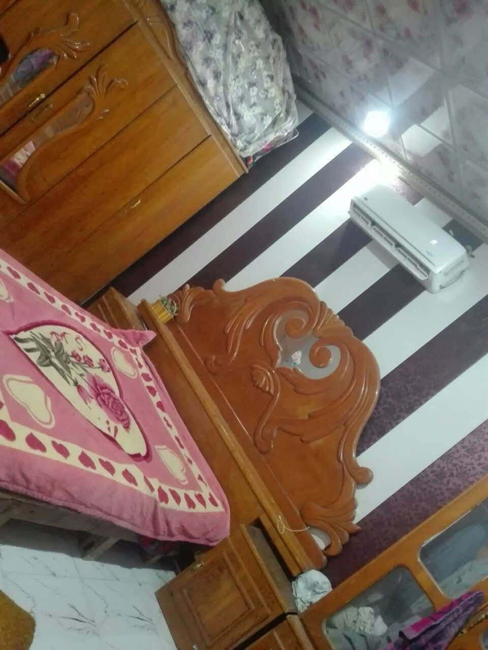سلام عليكم بيت زراعي للبيع مكانه قرب جامعه ذي قار بمنطقه صخيين قريب الحولي جديد مساحته 210 متر 3 غرف وكلدور وصاله وستقبال  وحمام داخلي وتواليت خارجي  سعره 85 وبيه مجال رقمي ***********
