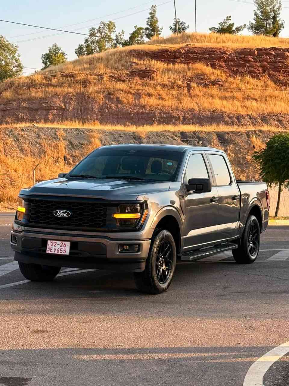 فۆرد F-150 مۆدێل 2024 شکل نوێ 
رەنگی نەوتی مەرغوب . 

🔹بزوێنەر 2.7 لتر V6) EcoBoost - توين تۆربۆ )
هێزی 325 هۆرس پاوەر . 
🔹بزوێنەر مرغوب و ئیختساد بۆ هەموو جۆرە بەنزینێک کێشەی نیە . 
🔹ماوەی رۆشتوو : 13 هەزار مایل .

• پشت و پێش کەپس 
• بێ سبوغ  - بێ ئێرباگ - هەموو شتێک دەقی شەریکە . 
• دەرگای پشت سایەق کەمێک PDR هەیە و بەس . 
• حیسابی کلین بۆ بکە . 

مواسەفات سەیارە /

 🔸دوو ئینج بەرزی شەریکە  Leveling kit 
🔸دەرگا گەورە بۆدی کورت 
🔸شاشە گەورە 12 ئینج .
🔸گێچ کامل ئەلکترۆنی .
🔸گێر ئۆتۆماتيك 10 نمرە .
🔸کامێرا و رادار 360 پلە . 
🔸 رادار و خەتی جادە .
🔸6 مۆدی لێخورین . 
🔸نیزامی Apple CarPlay & Android Auto
🔸لەگەڵ  SuperCrew .
🔸لایت LED . 
🔸فوول Auto ، LED لەگەل سورانی تایەکان  .
🔸کامێرا و حەساسی دواوە . 
🔸دوو ویل (AWD ) . ویل گەورە . 
🔸ئاوێنە رادار و دژە فوول .
▫️زۆر مواسەفاتی تر .. 

🔷 چوار تایەی تازەی لۆک . 
🔷بێ مەسرەف هەموو شتێک بەشەرت . 
🔷رەقەم کاتی کوردستان . 
🔹نمونە لە جوانی بێ قەپ و قۆپ . 

نرخی : 305 گەڵا و معامەلە . 

ناونیشان / کۆیە 
ژمارە موبایل و واتساپ و فایبەر : *********** 

—————————————————————

معلومات السيارة
 النوع والموديل: فورد F-150،موديل2024،الشكل الجديد.
اللون: (نوتي) مرغوب.

🔹المحرك: 2.7 لتر V6 إيكوبوست (توينتيربو).
🔹القوة: 325 حصان.
🔹مواصفات المحرك: مرغوب واقتصادي، 🔹لايواجه أي مشاكل مع جميع أنواع الوقود.
 🔹ماشیة: 13 ألف ميل.

🔸حادث خفيف /  أمام وخلف بلدي (كپس).
🔸 الحالة الفنية: بدون صبغ، بدون إيرباگ، كل شيء على وكالته (دقي شريكة).
 🔸ملاحظات البدن: يوجد تعديل بارد 🔸(PDR)بسيط جداً في باب السائق الخلفي فقط.
🔸السجل: تعتبر "كلين" (نظيفة جداً)

🔶المواصفات الإضافية نظام الرفع: رفع سنتيمترين من الشريكة (Leveling kit).
▫️الهيكل: باب كبير،بودى قصير . ▫️(SuperCrew) بحوض قصير.
▫️ الشاشة والعدادات: شاشة كبيرة قياس 12 إنج ، مع عدادات (گێچ) إلكترونية بالكامل.
▫️ناقل الحركة (الجير): أوتوماتيك 10 نمر.
أنظمة الأمان والقيادة:
▫️كاميرات ورادارات 360 درجة.
 نظام الحفاظ على المسار.
▫️6 وضعيات للقيادة.
‎ نظام Apple CarPlay و Android Auto.
▫️الإضاءة: ليد كامل، إضاءة أوتوماتيكية ▫️بالكامل مع الالتفاف مع الإطارات (LED).
 ▫️المساعدات: كاميرات وحساسات خلفية.
▫️الدفع: دفع رباعي (AWD) مع رنجات (ويلات) كبيرة.
 ▫️المرايا: مرايا مزودة برادار وخاصية التعتيم ضد الضوء العالي (ضد فول).
▫️مواصفات أخرى: تحتوي على العديد من المواصفات الإضافية الأخرى.

الإطارات والحالة العامة

‎ الصيانة: بدون مصاريف نهائياً، وكل شيء شرط الفحص.
اللوحات: رقم كوردستان ( شمالي )مؤقت.
 الحالة الجمالية: نموذج في النظافة، وخالية تماماً من البخس أو الضربات ( بدون صعداد و نزلات ).
السعر وسواسة التواصل
السعر: 305 ورقة (30,500 دولار) وفيها مجال للمعاملة.
 الموقع: كويه (كويسنجق).
 رقم الهواتف (اتصال، واتساب، فايبر): ***********
