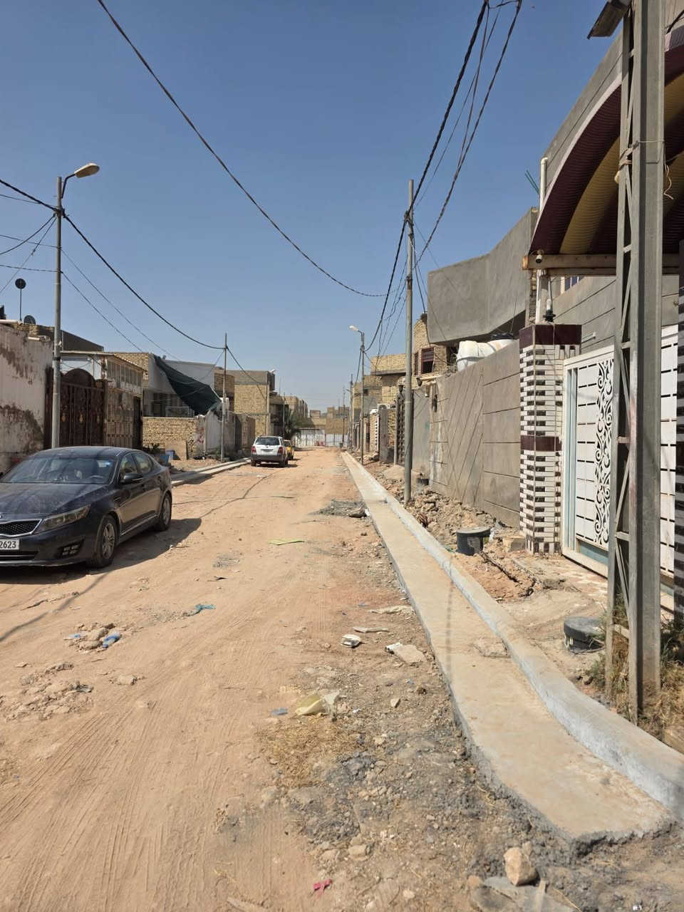 سلام عليكم دار سكن للبيع مساحه 100م طابقين مسلح يحتوي الطابق لارضي غرفه نوم  وصاله وستقبال وصحيات ومطبخ والطابق الثاني نفس لي جوه مكان البيت حي الزيتون قريب ع شارع 20  لاستفسار لاتصال ع لارقام ***********   ***********
