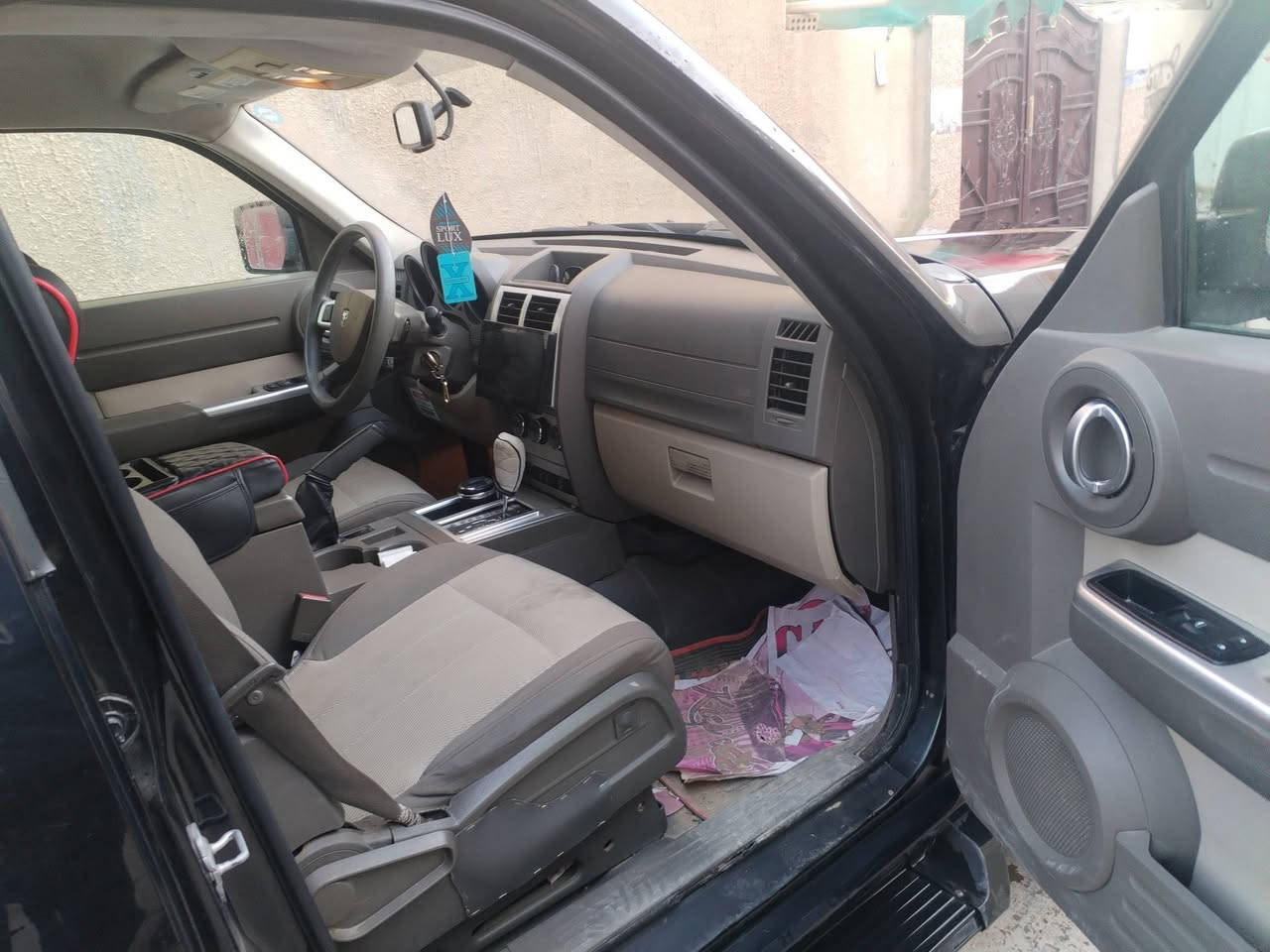 دوج نيترو ٢٠٠٩ سياره بدون صبغ فقط كلير بل بنيد صدر جديد تخم تاير جديد باتري جديد ويل بلادي داخل جديد لايت زنون سليمانيه بسمي سعر 80$ ***********
